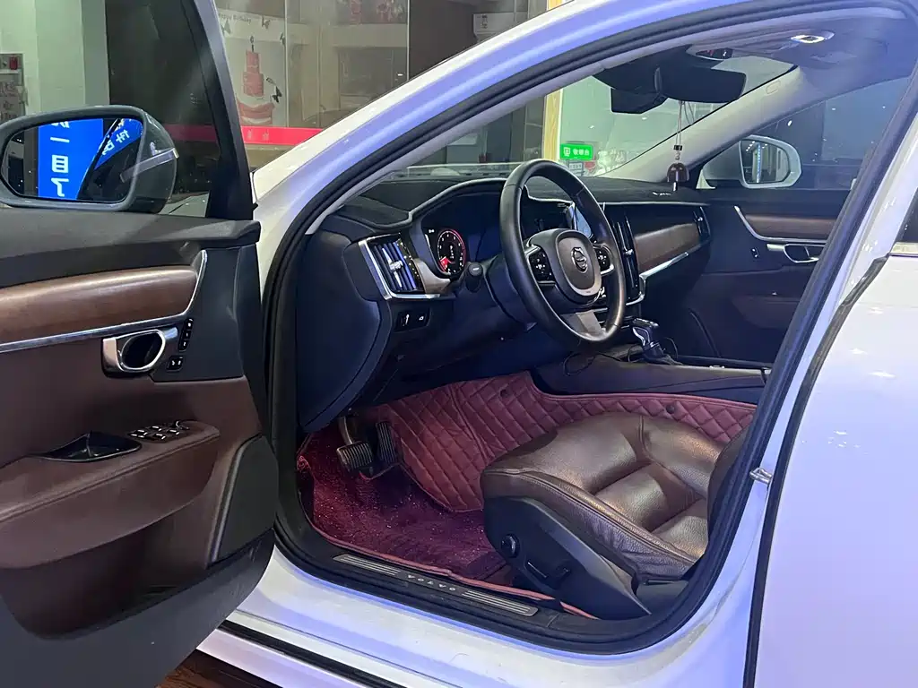 Volvo S90 — миниатюра 7