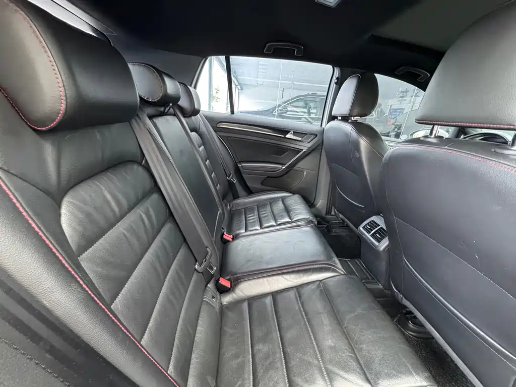 Volkswagen Golf GTI — миниатюра 8