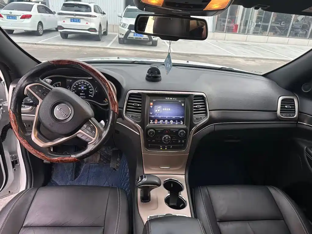 Jeep Grand Cherokee (Import) — миниатюра 9