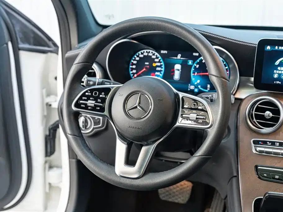 MERCEDES-BENZ GLC