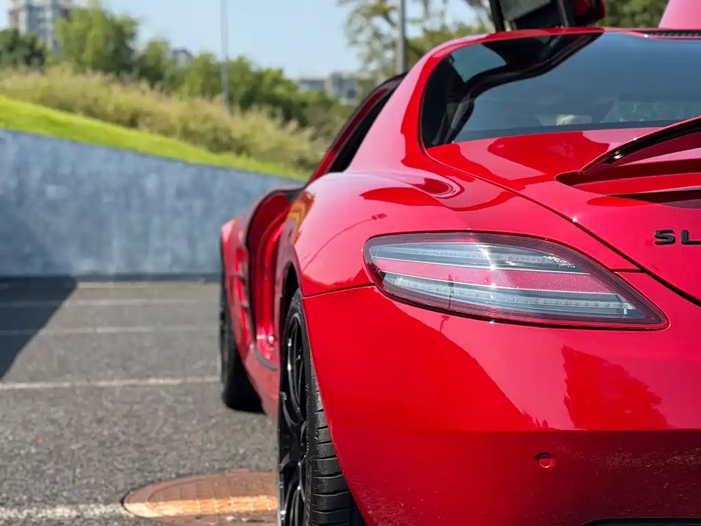 Mercedes-Benz SLS AMG — миниатюра 7