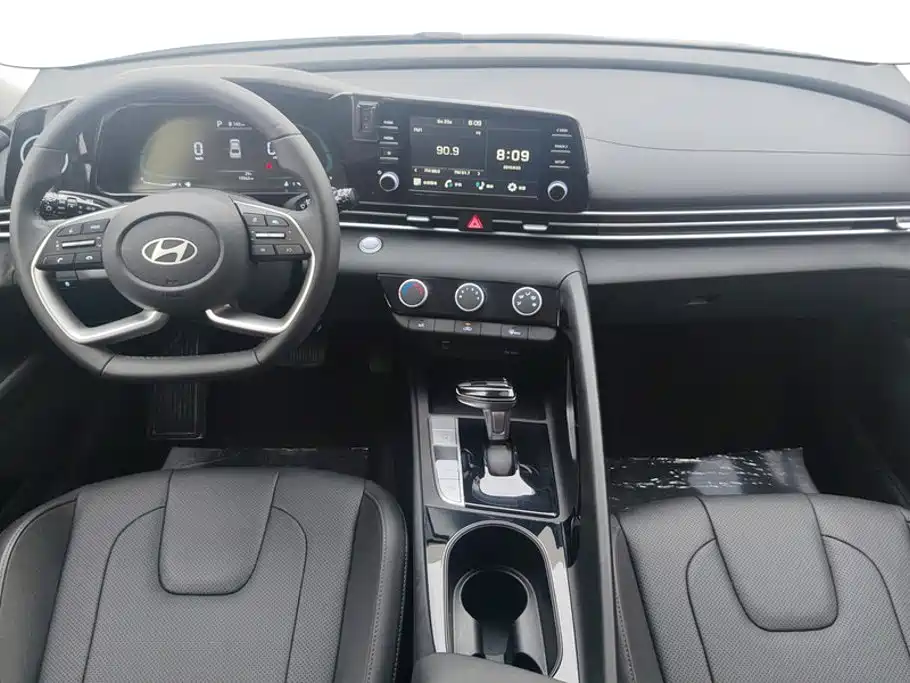 Hyundai Elantra — миниатюра 12