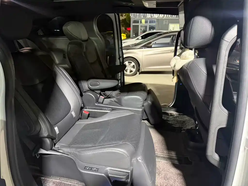 Toyota Sienna — миниатюра 6