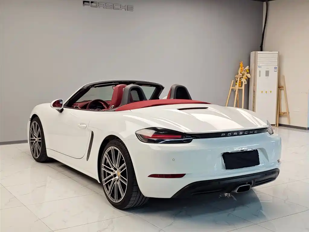 PORSCHE 718