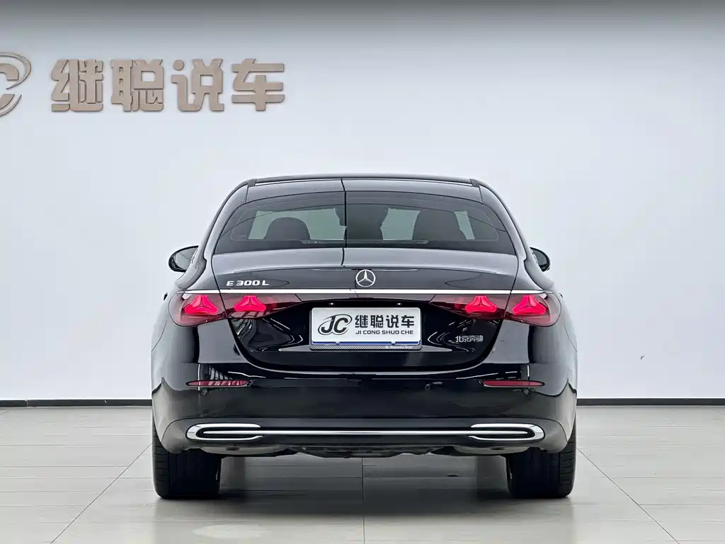 Mercedes-Benz E-Class — миниатюра 3