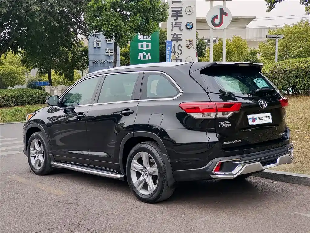 TOYOTA HIGHLANDER