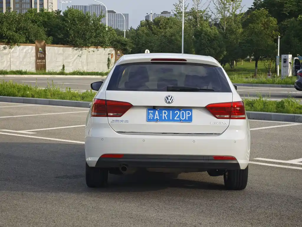 Volkswagen Gran Lavida 2013 1.6L AT Comfort