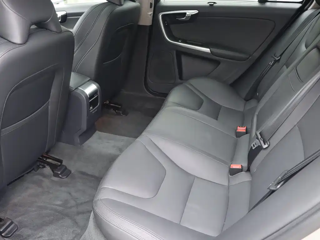 Volvo S60 — миниатюра 13