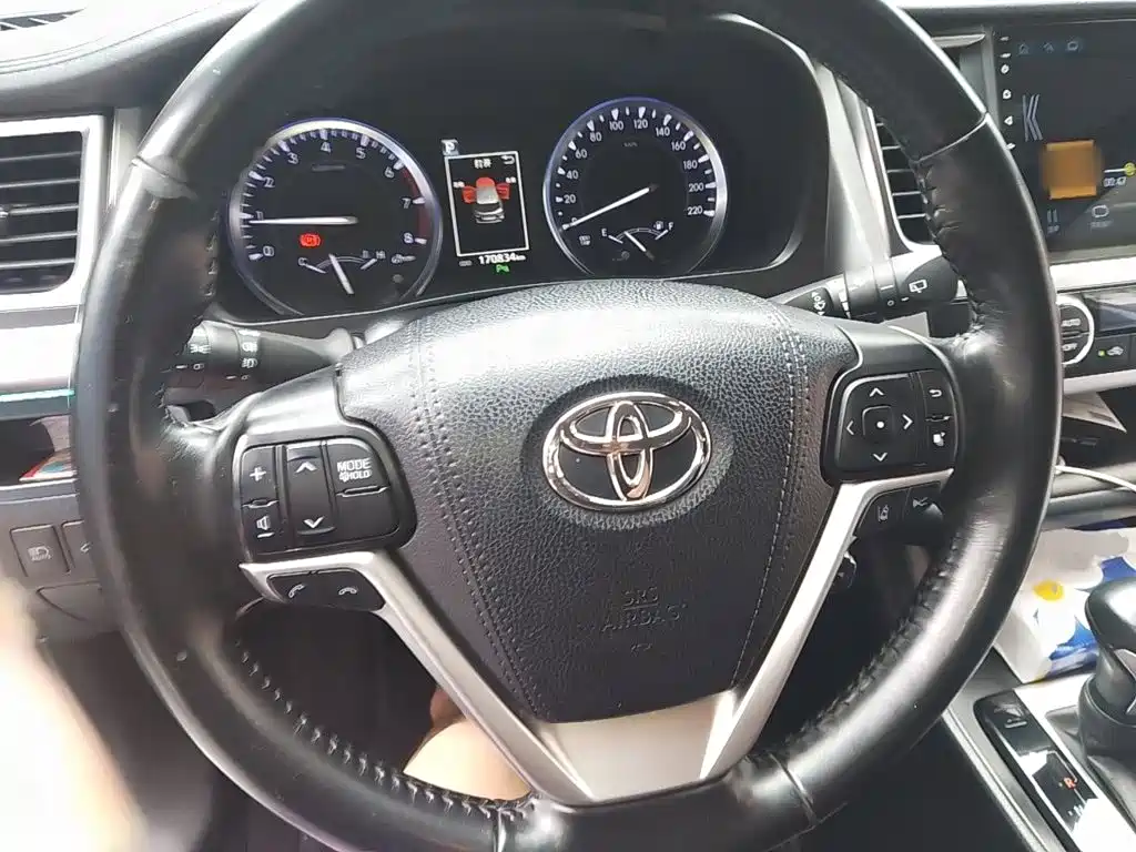 Toyota Highlander 2018 2.0T Luxury 7 мест V