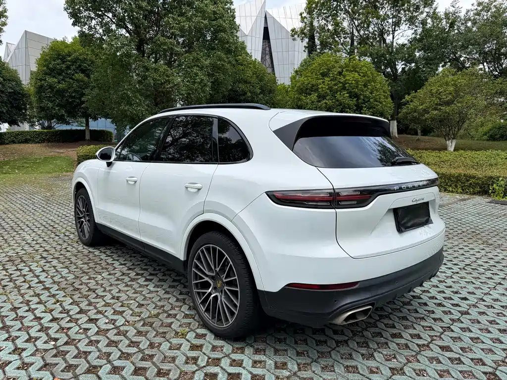 Porsche Cayenne — миниатюра 4