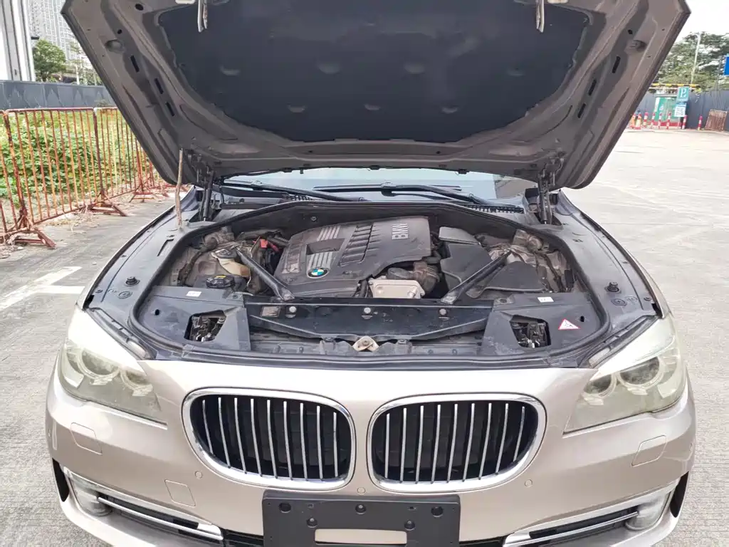 BMW 7 Series — миниатюра 16