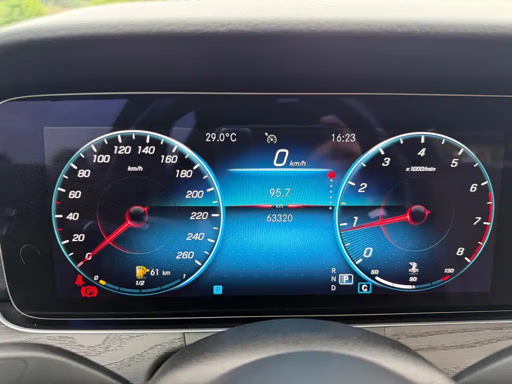 Mercedes-Benz E-Class — миниатюра 15