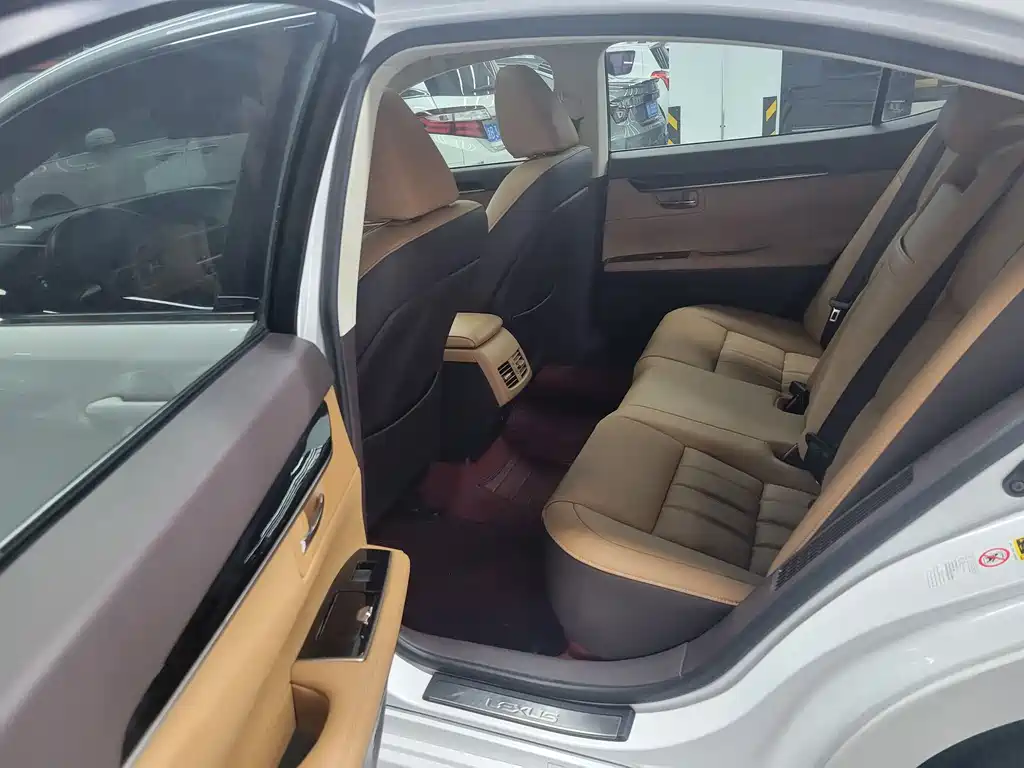 Lexus ES 2015 300h Comfort