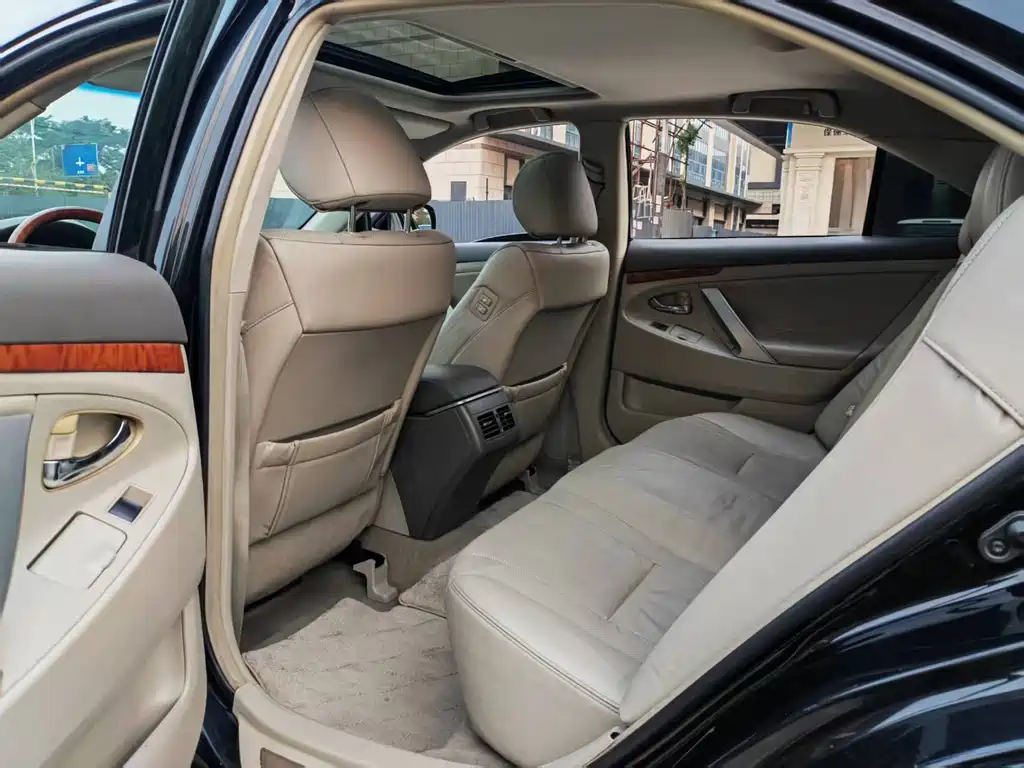 Toyota Camry — миниатюра 14