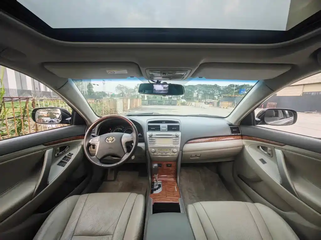 Toyota Camry — миниатюра 10