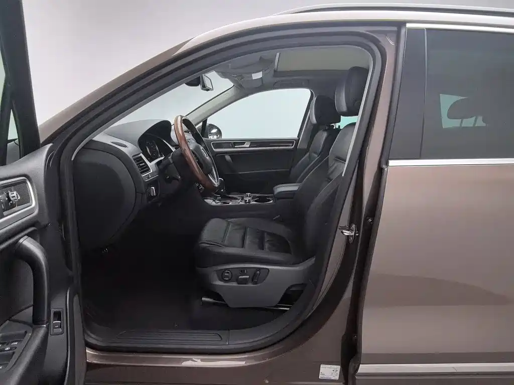 Volkswagen Touareg — миниатюра 10