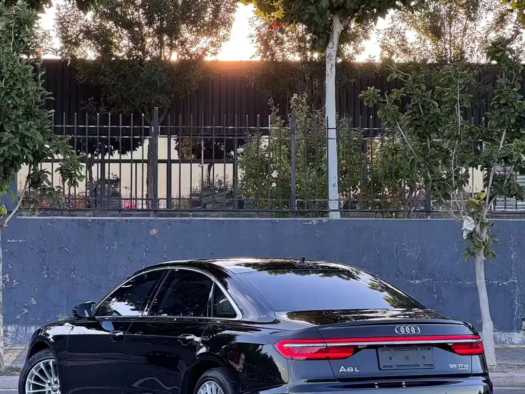 Audi A8 — миниатюра 7