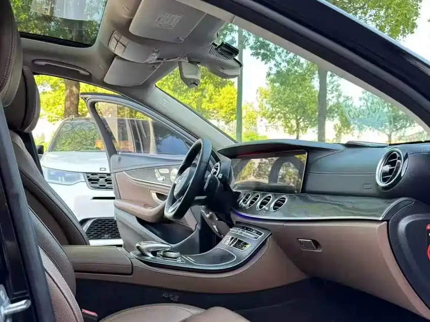 Mercedes-Benz E-Class — миниатюра 7