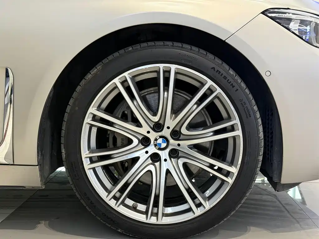 BMW 7 Series — миниатюра 18