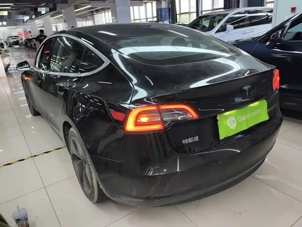 Tesla Model 3 — миниатюра 5