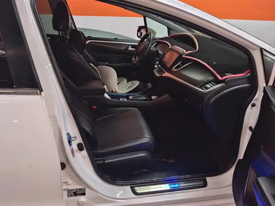 Honda Jade 2017 1.8L AT 5 мест