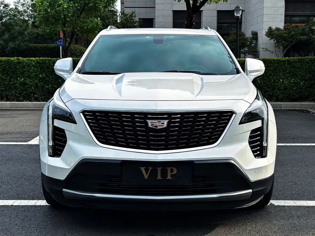 CADILLAC  XT4