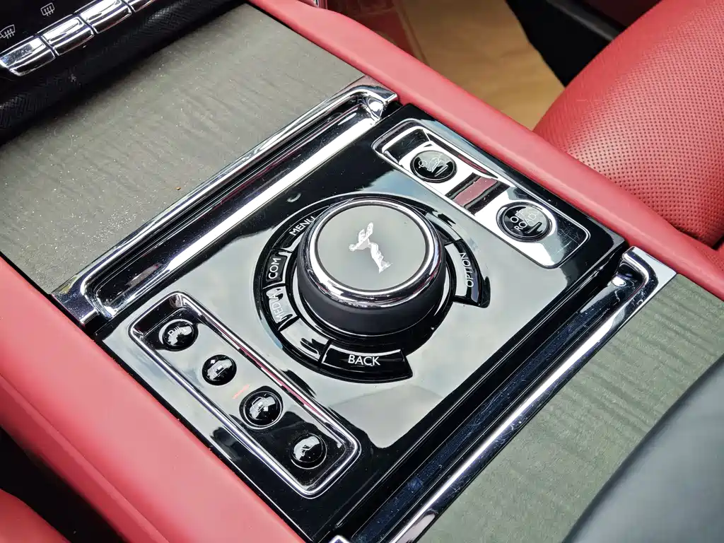 Rolls-Royce Cullinan 2018 мест