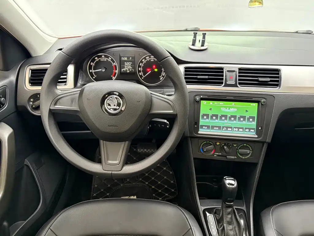 Skoda Rapid Spaceback — миниатюра 11