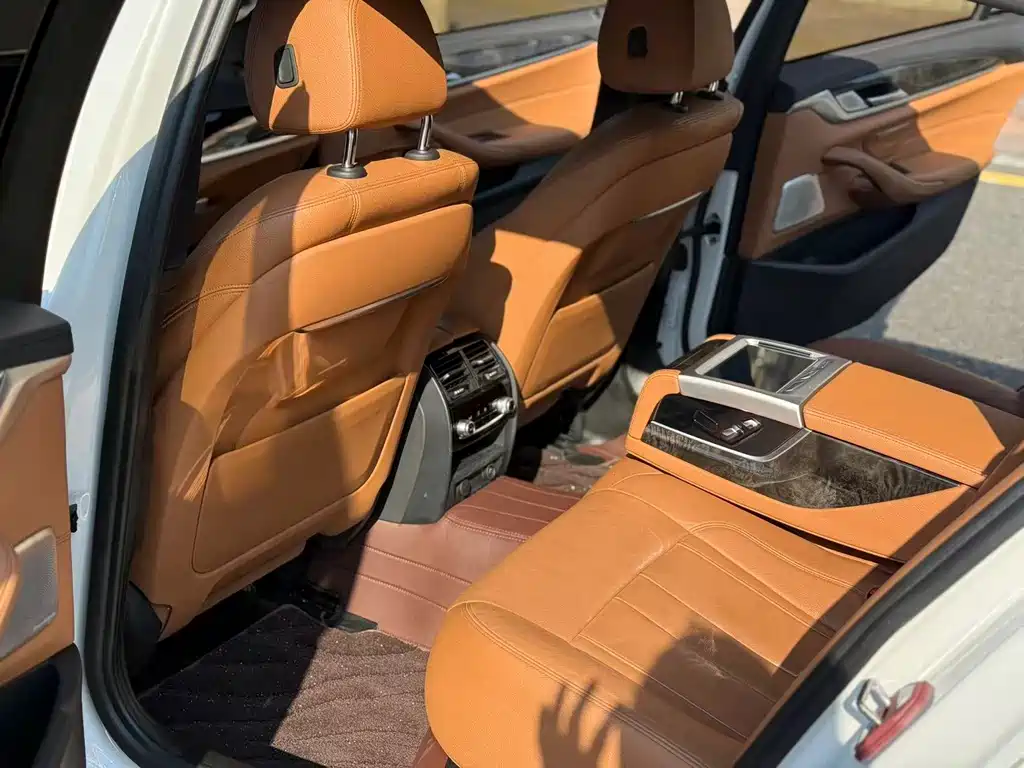 BMW 5 Series — миниатюра 6