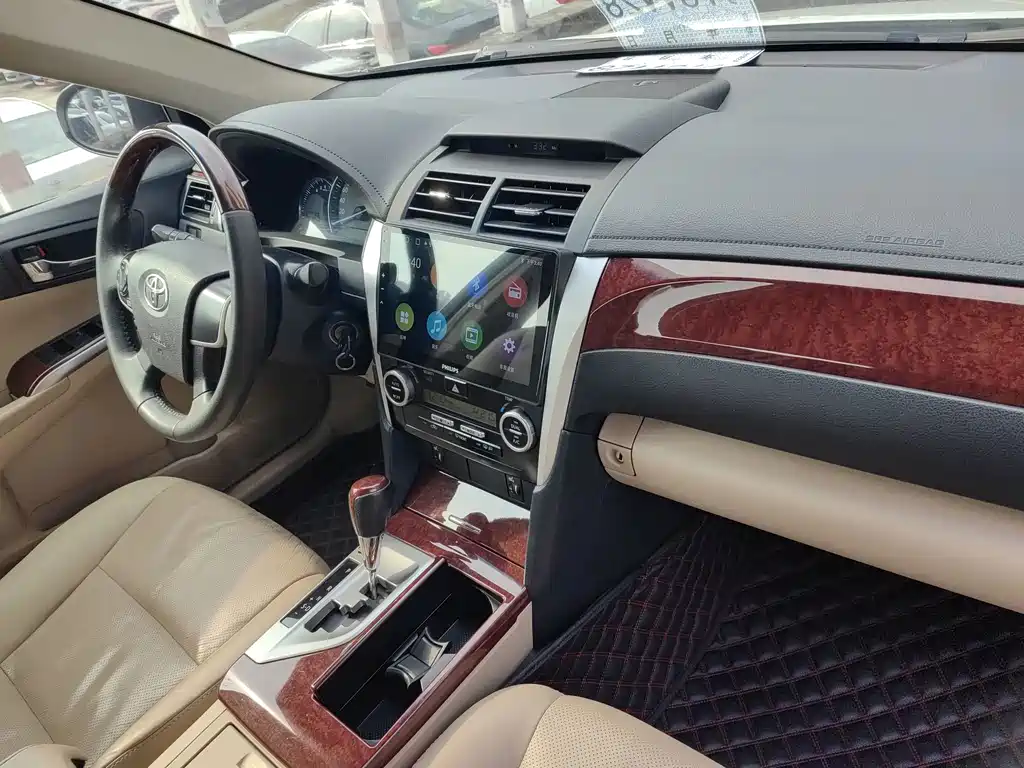 Toyota Camry — миниатюра 12