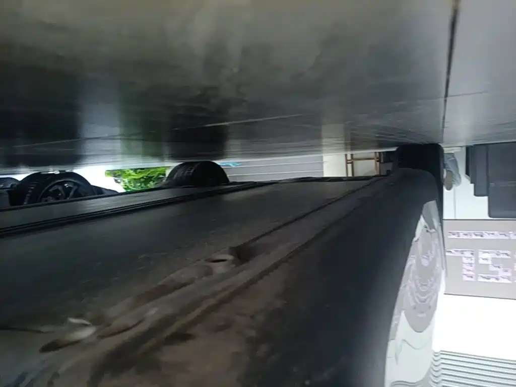 Tesla Model Y — миниатюра 21