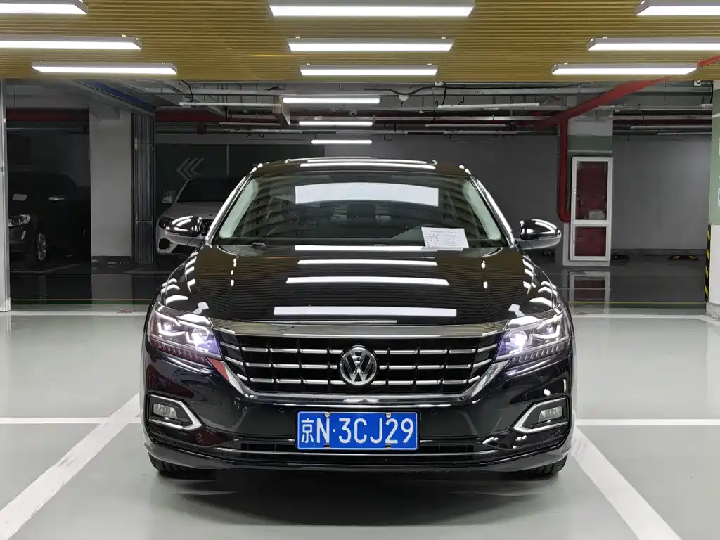 Volkswagen Passat 2019 330TSI Luxury VI