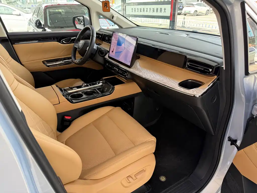 GAC Motor Trumpchi E8 PHEV — миниатюра 11
