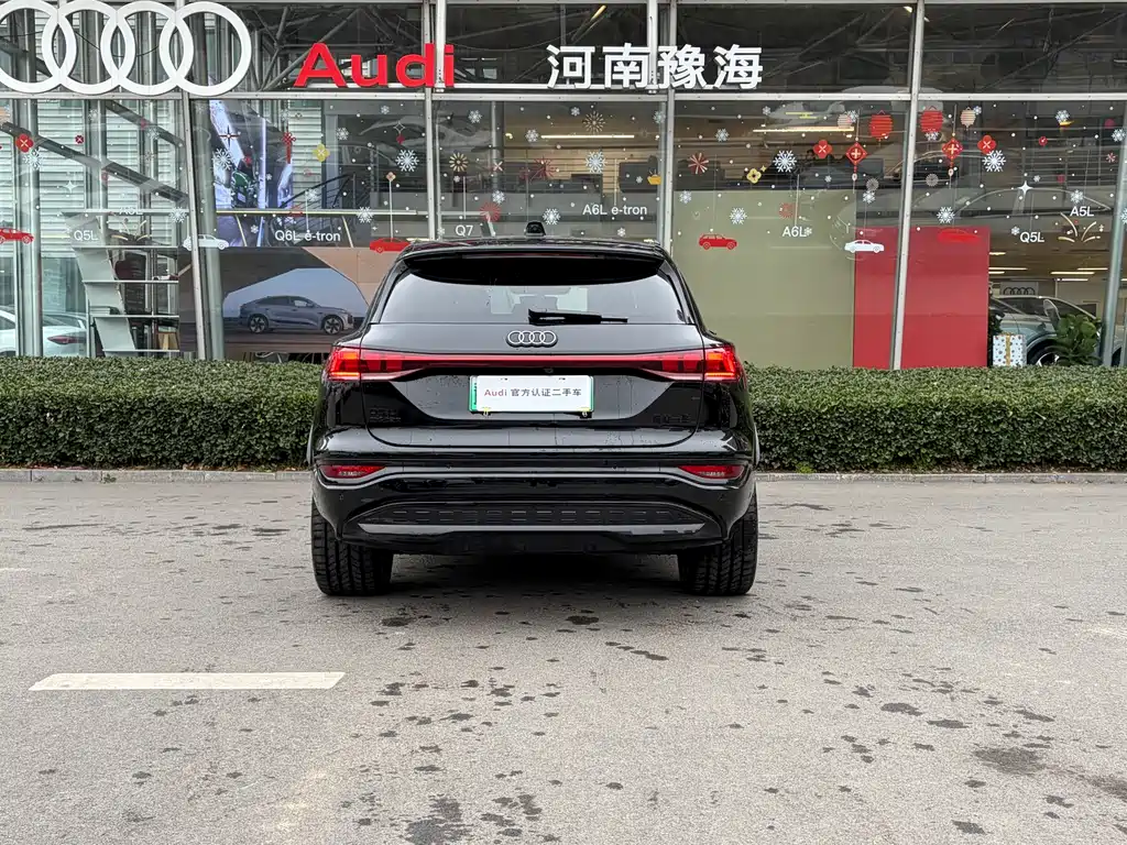 AUDI Q6L E TRON