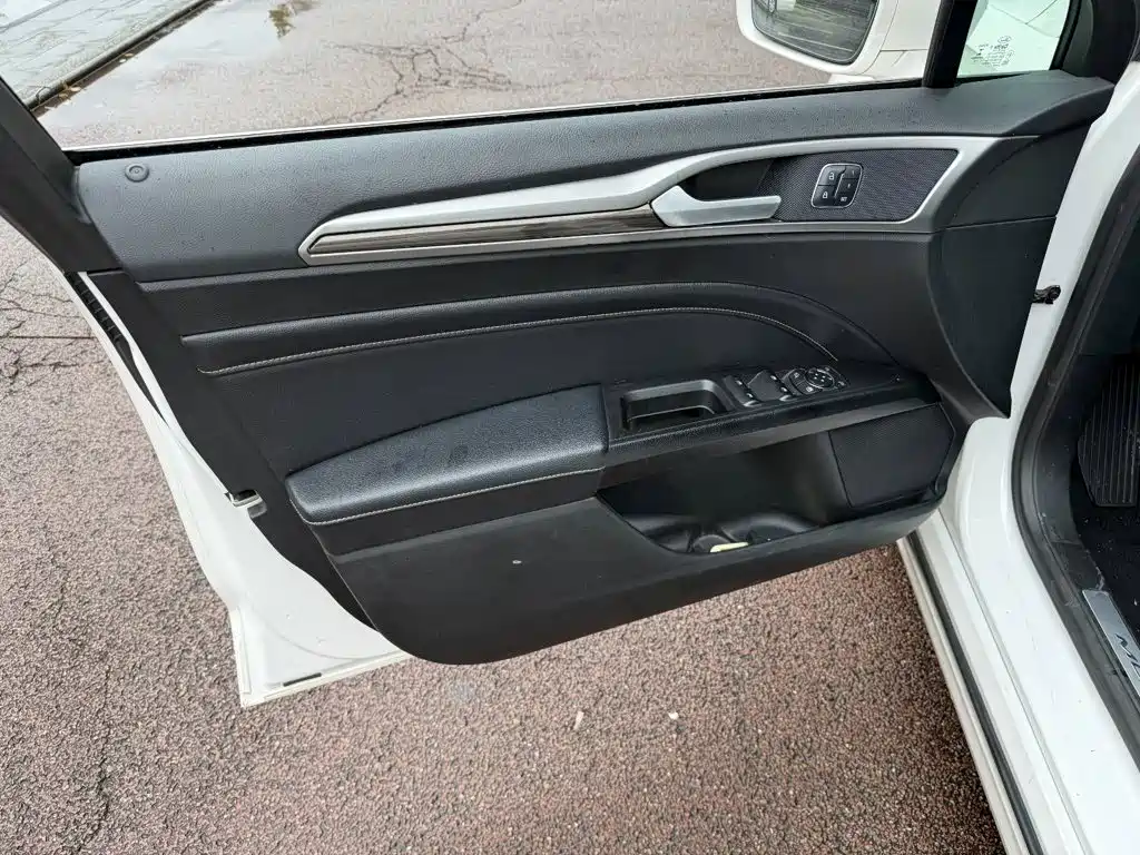 Ford Mondeo — миниатюра 6