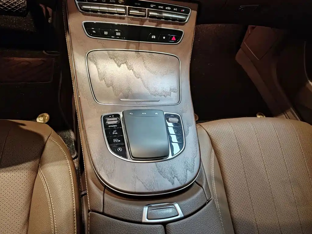 Mercedes-Benz E-Class — миниатюра 7