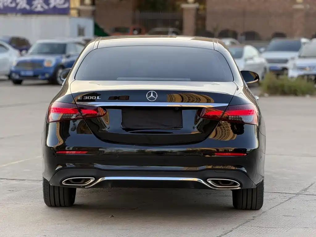 Mercedes-Benz E-Class — миниатюра 12