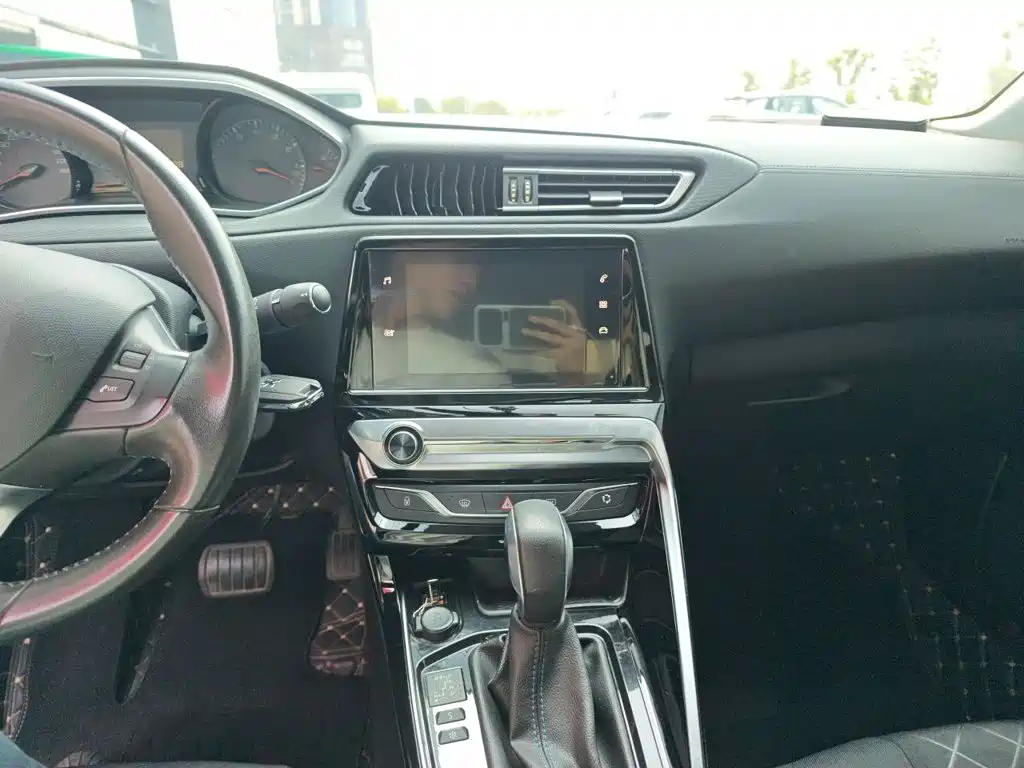Peugeot 308 — миниатюра 9