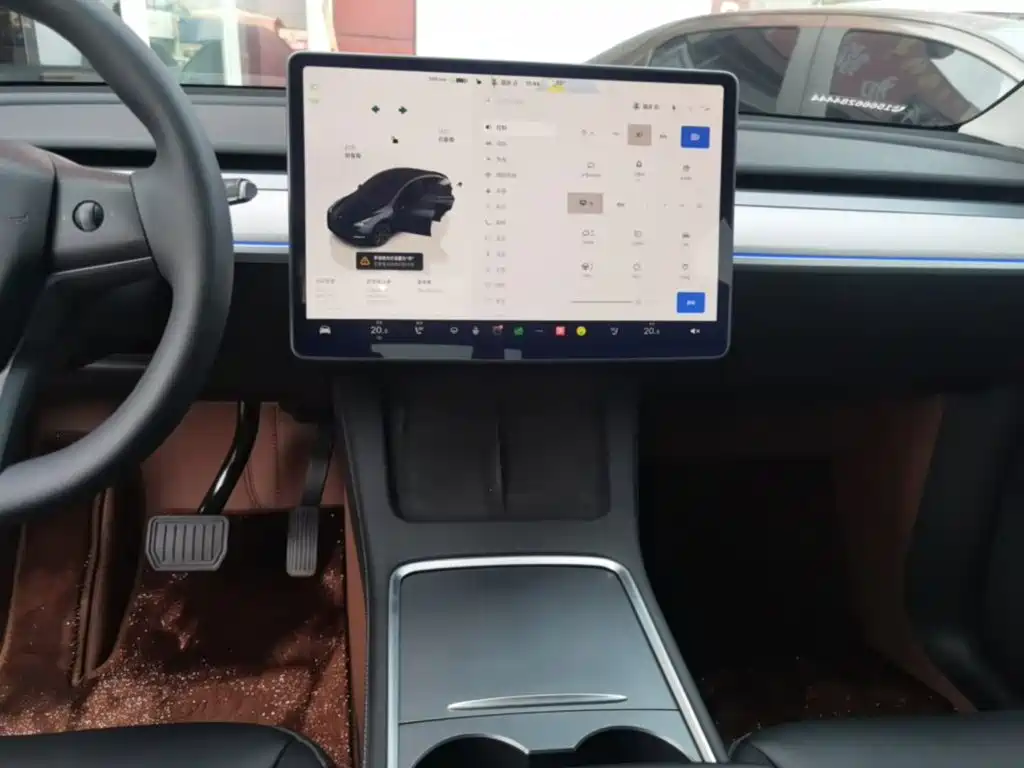 Tesla Model Y — миниатюра 13