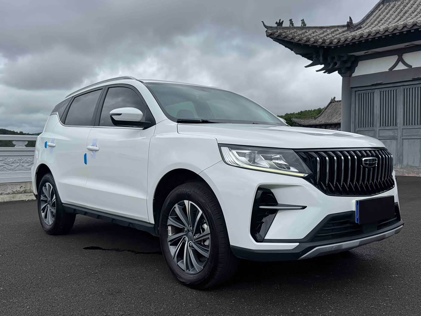 Geely Emgrand X6 1.4 л 2022 г. Белый, пробег 41000 км
