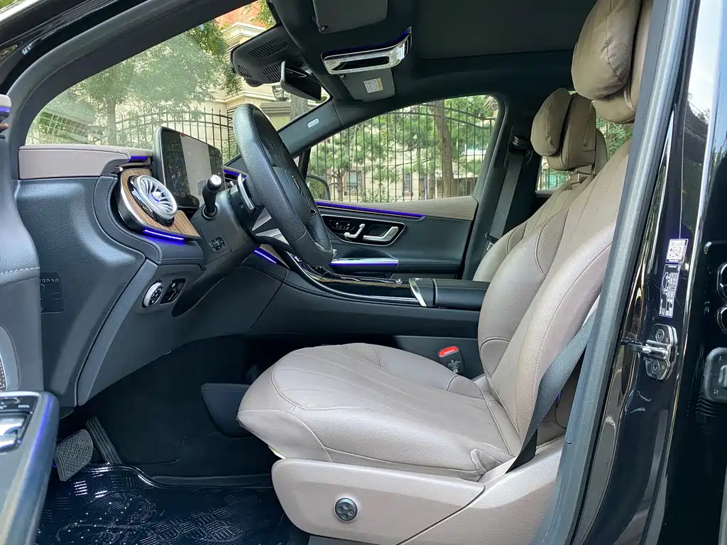 Mercedes-Benz EQE SUV — миниатюра 7