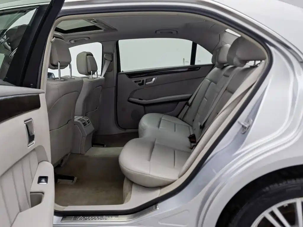 Mercedes-Benz E-Class — миниатюра 15
