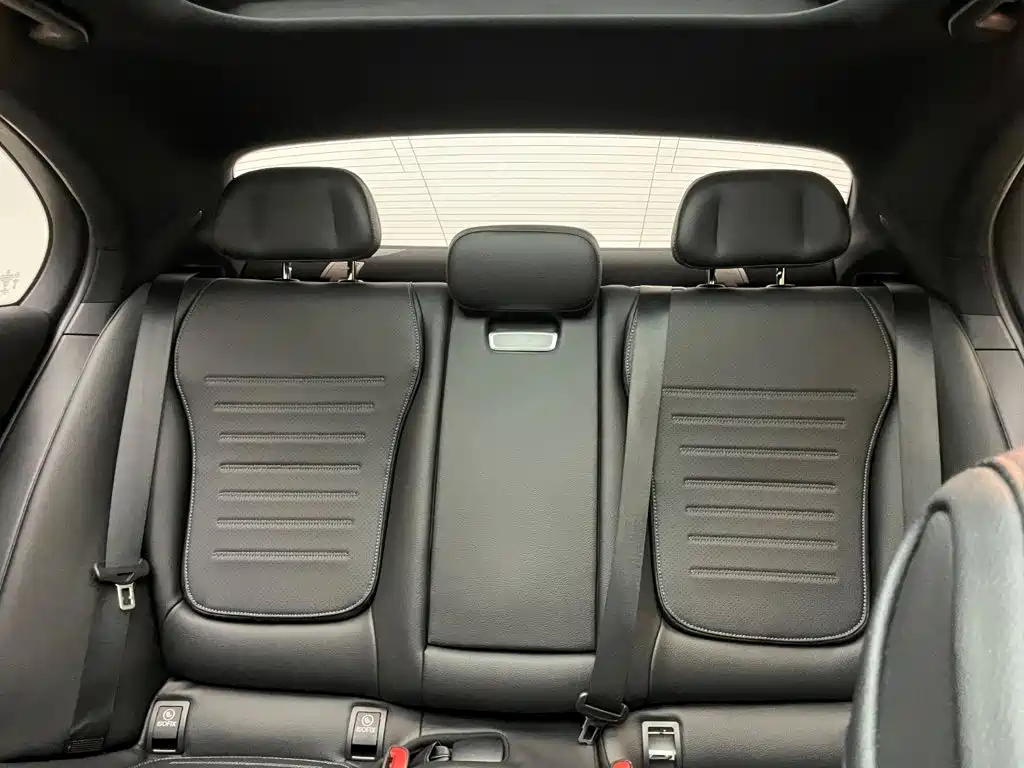 Mercedes-Benz C-Class — миниатюра 9