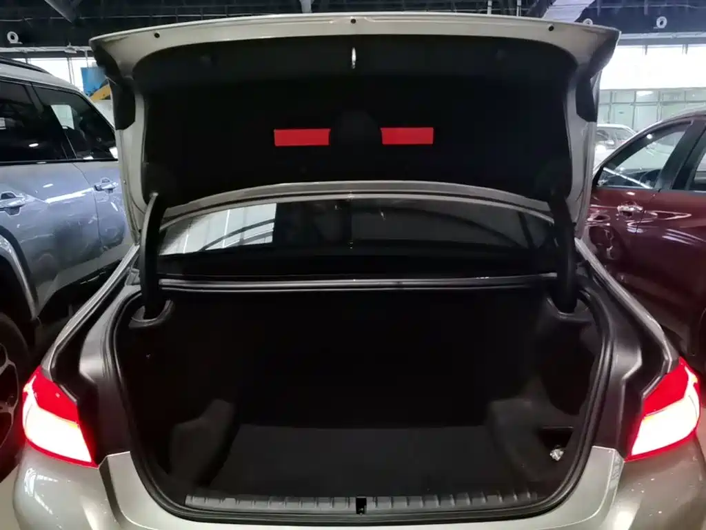 BMW 5 Series — миниатюра 19