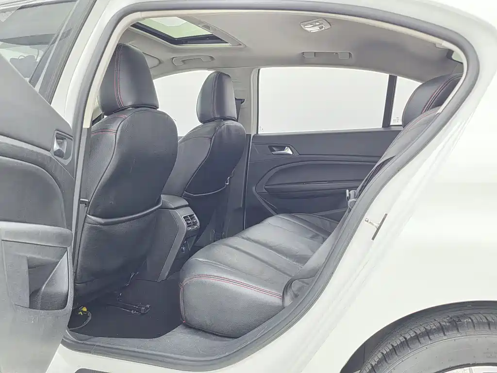 Peugeot 408 2015 1.2T AT Luxury