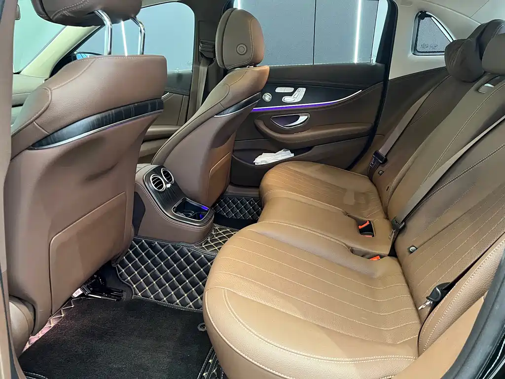 Mercedes-Benz E-Class — миниатюра 7