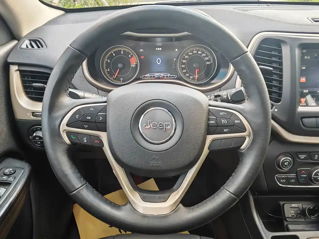 Jeep Cherokee — миниатюра 11
