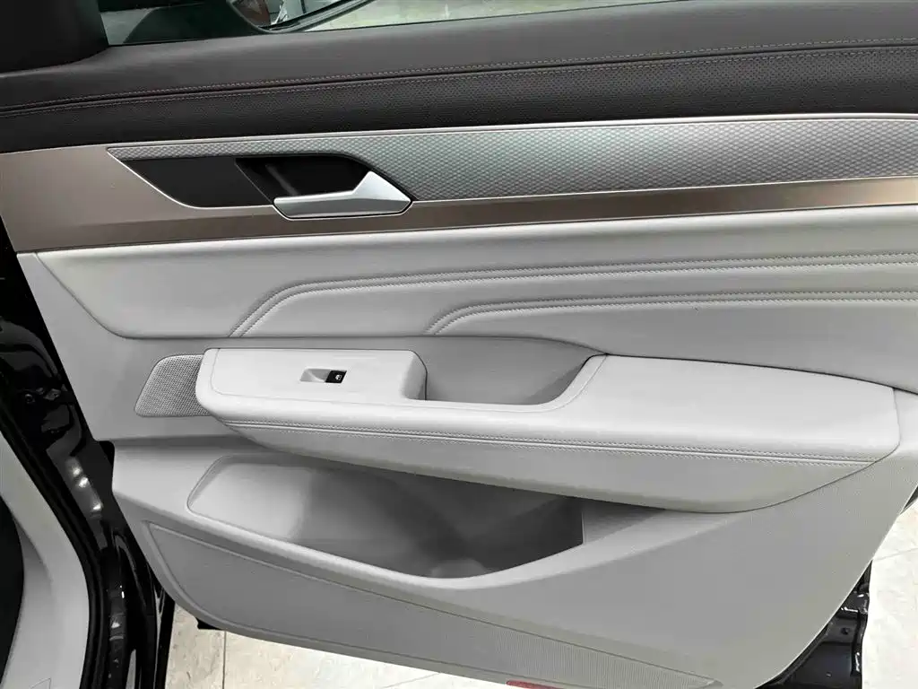 Volkswagen Tavendor 2023 380TSI R-Line