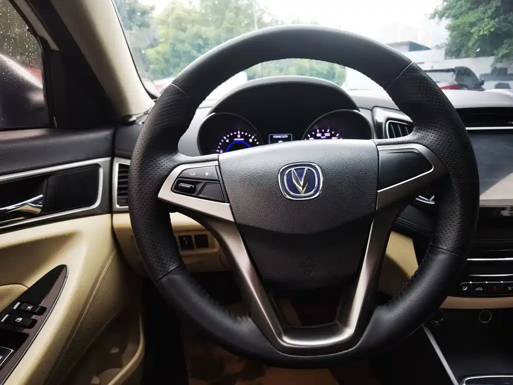 Changan Eado New Energy — миниатюра 15