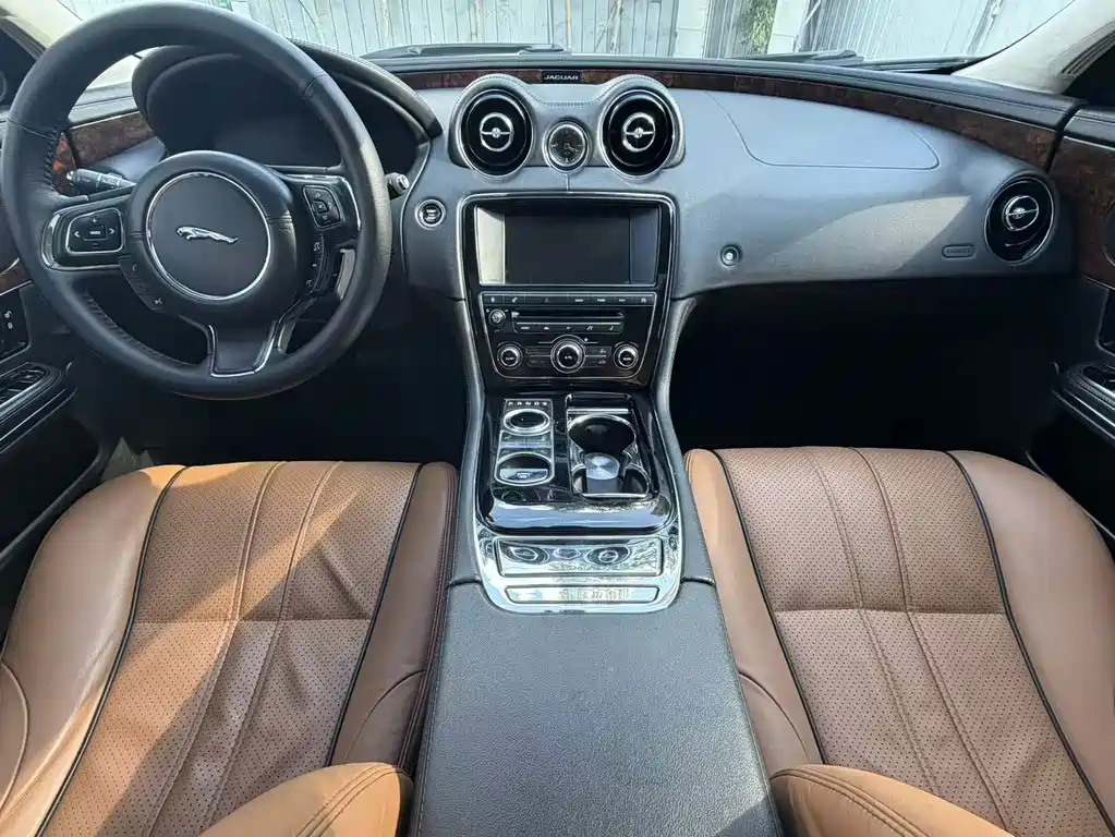 Jaguar XJ — миниатюра 11